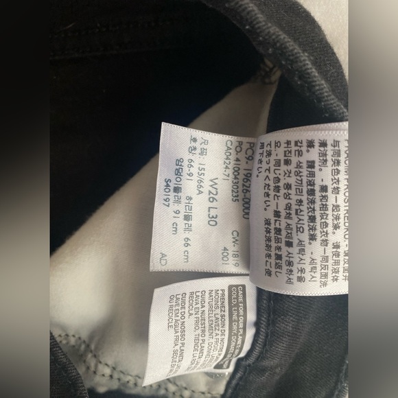 Like NEW - Levi's 311 Shaping Skinny Black Women's Jeans - Picture 4 of 6